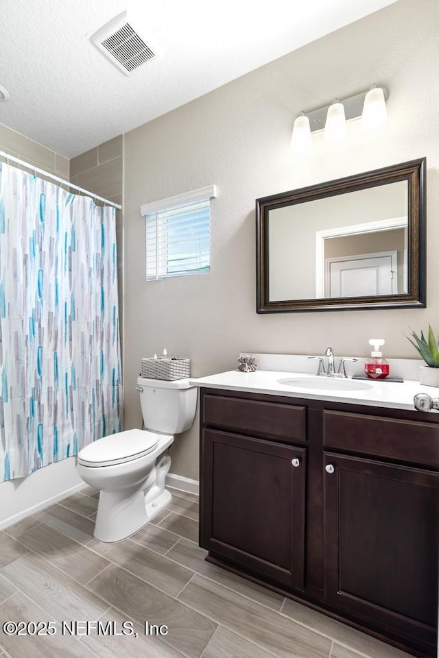 full bathroom featuring toilet, shower / tub combo, and vanity