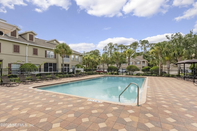 view of swimming pool