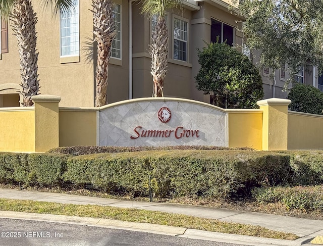 view of community / neighborhood sign