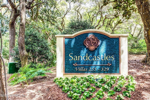 view of community / neighborhood sign