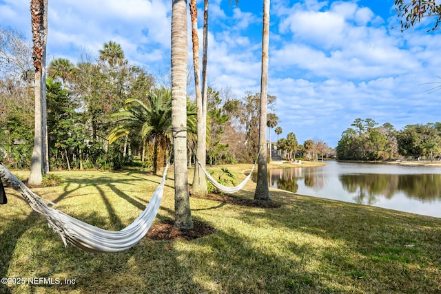 view of yard featuring a water view