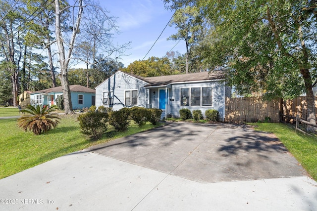 view of front of home with a front lawn