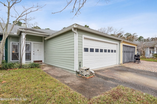 exterior space featuring a front yard