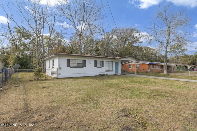 single story home featuring a front yard