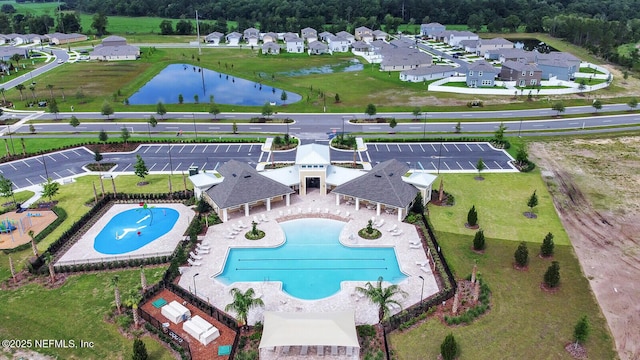 view of swimming pool