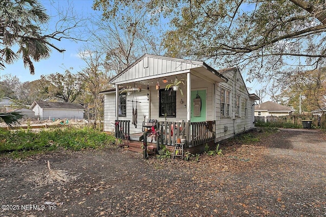 view of front of property