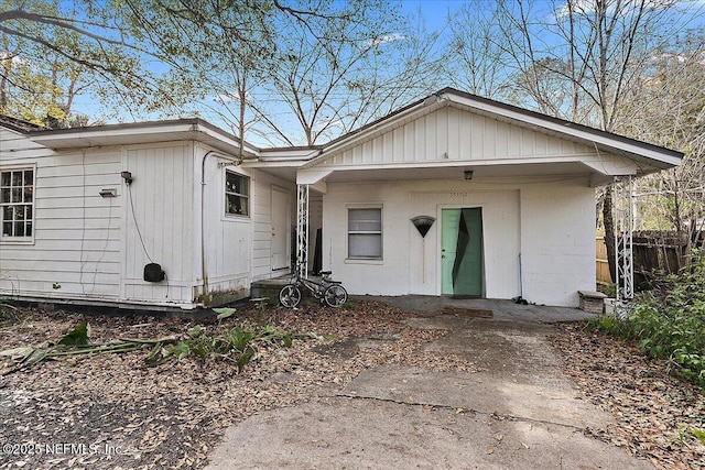 view of front of property