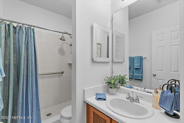 bathroom with a textured ceiling, toilet, vanity, and a shower with shower curtain