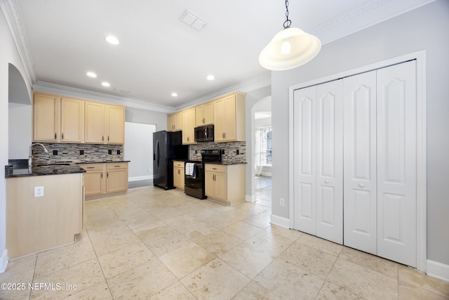 kitchen featuring sink, crown molding, hanging light fixtures, black appliances, and light brown cabinetry