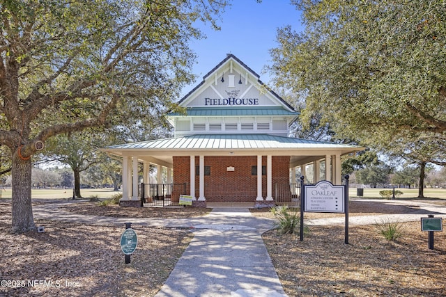 view of front of property featuring a porch