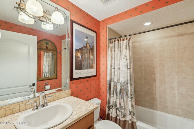 full bath featuring toilet, wallpapered walls, shower / bath combo, and a textured ceiling