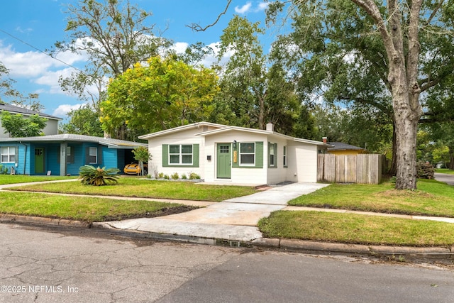 single story home featuring a front yard