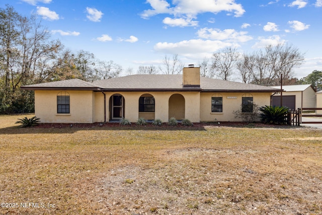 single story home with a front yard