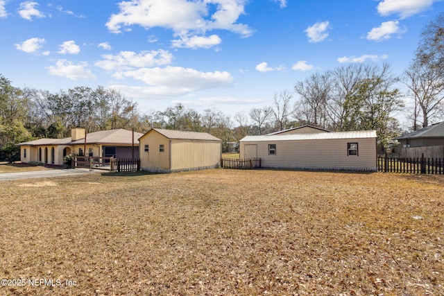 view of yard with a shed