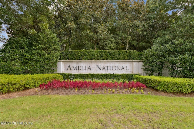 community / neighborhood sign featuring a lawn