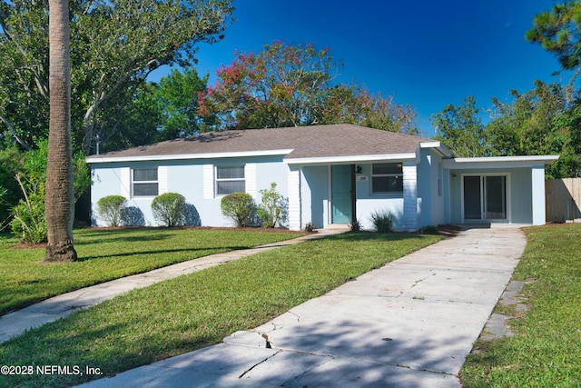 ranch-style house featuring a front yard