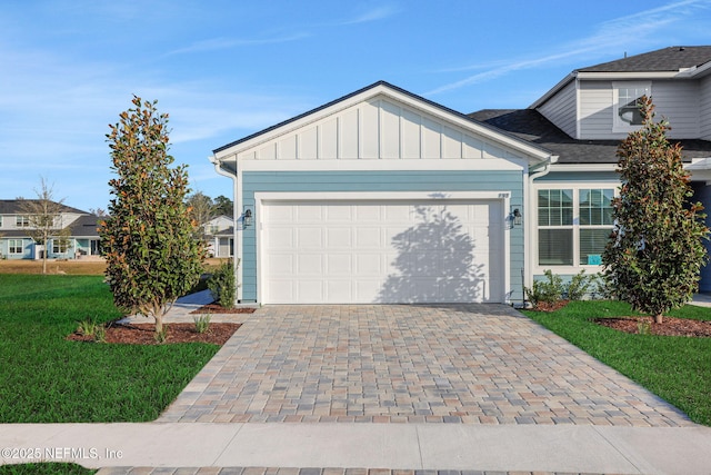 view of front of property featuring a garage and a front lawn