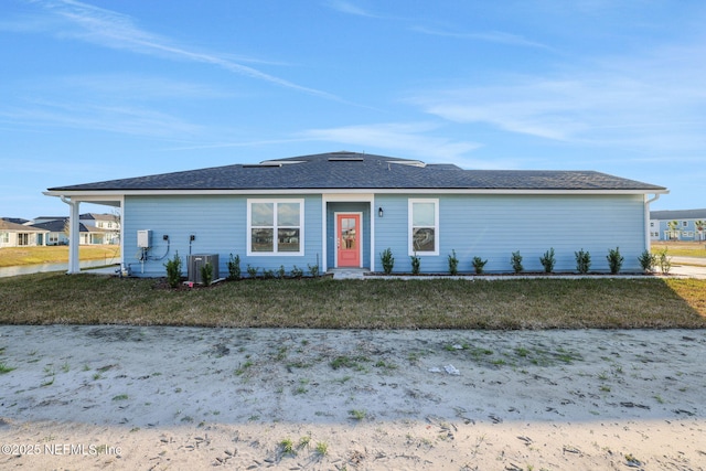 single story home featuring central AC and a front yard