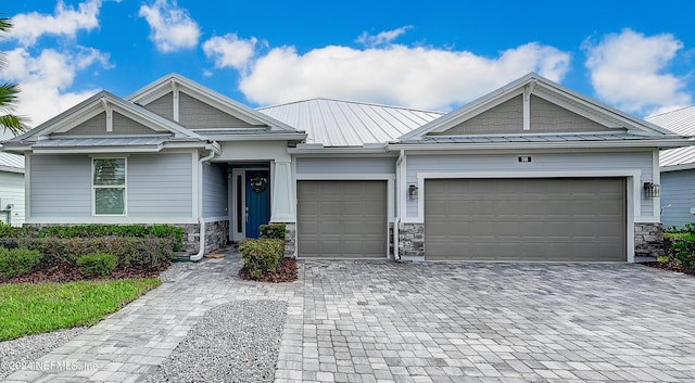 view of front facade with a garage