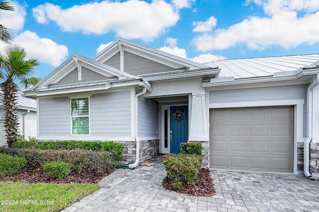 view of front of property featuring a garage