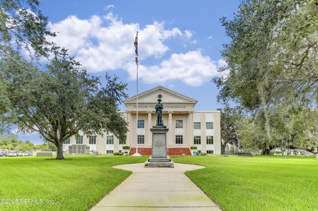 view of front of house with a front lawn