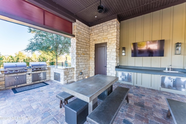 view of patio featuring an outdoor kitchen and area for grilling