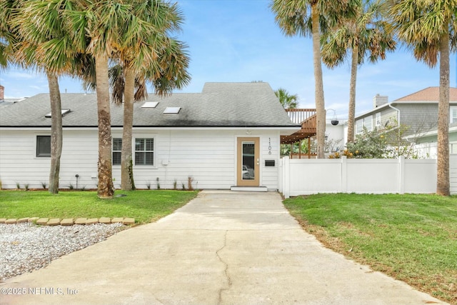 view of front of house with a front yard