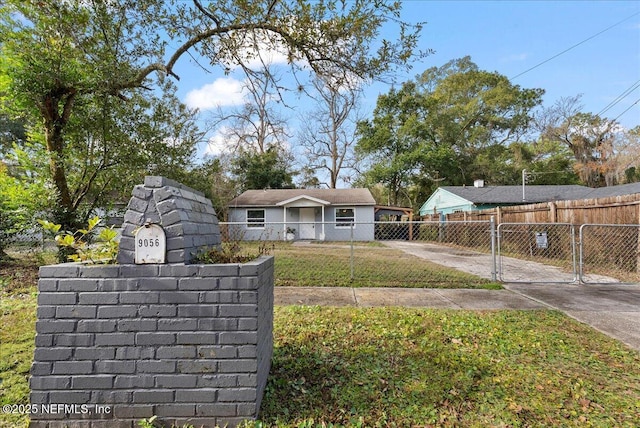 view of front of home with a front lawn