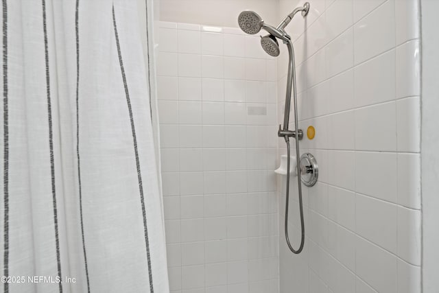 room details featuring a shower with curtain