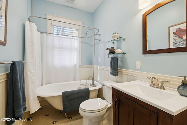 bathroom featuring vanity, toilet, and a tub