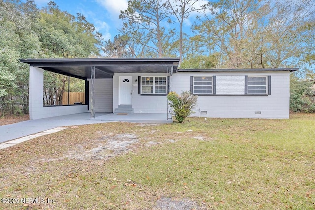 view of front of house with a front yard and a carport