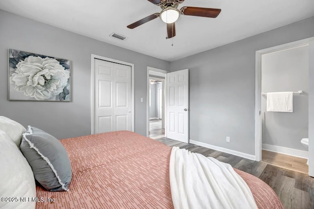 bedroom featuring ceiling fan, dark hardwood / wood-style floors, and a closet