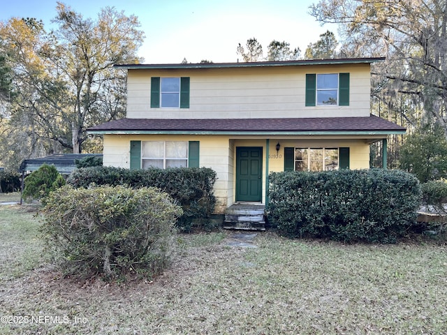 front facade featuring a front lawn