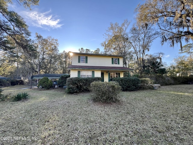 view of front facade with a front lawn