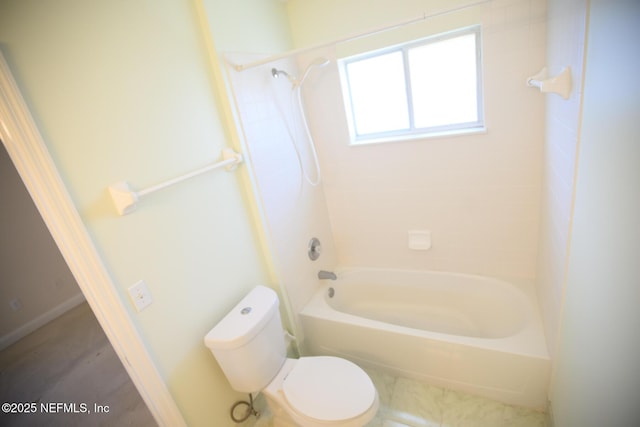 bathroom with tiled shower / bath and toilet