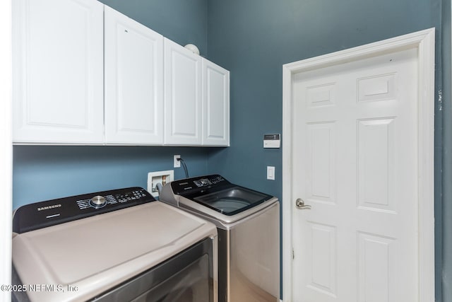 laundry room featuring cabinets and independent washer and dryer