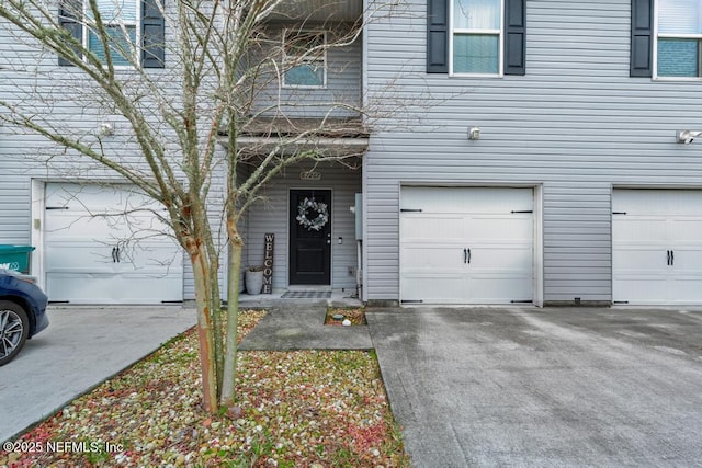 view of front of property featuring a garage