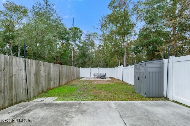 view of yard with a patio