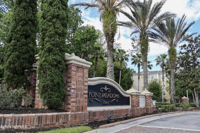 view of community / neighborhood sign