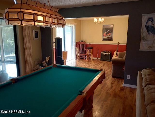 recreation room featuring a chandelier, hardwood / wood-style flooring, billiards, and a textured ceiling