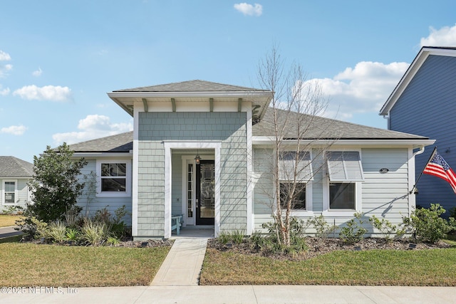 view of front of home featuring a front yard