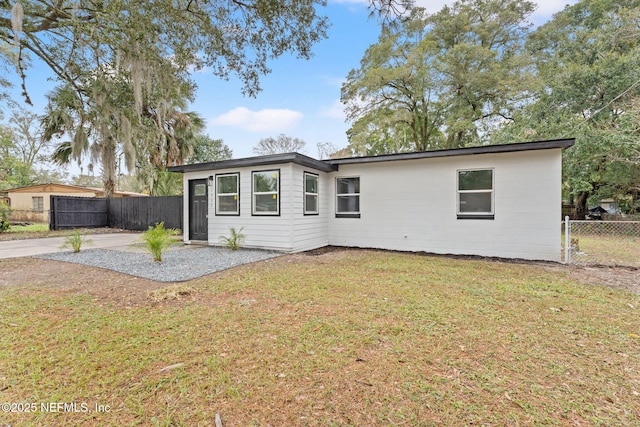 view of front of house with a front yard