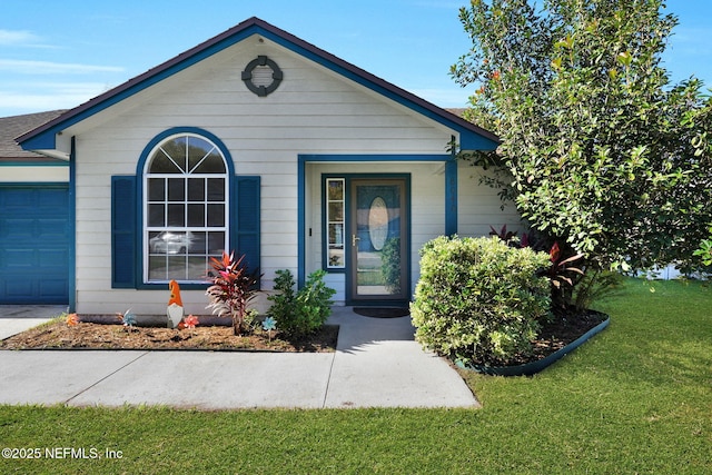 view of front facade with a garage and a front lawn