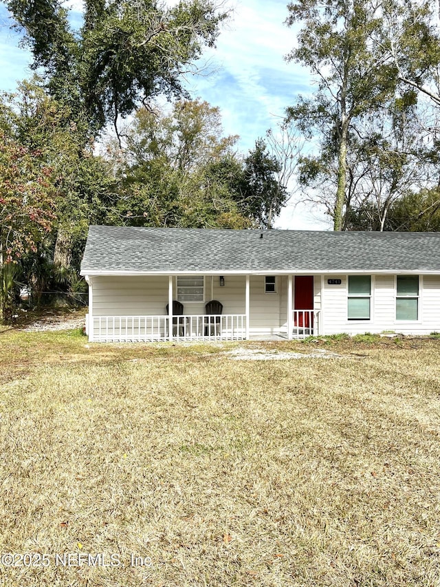 single story home featuring a front yard