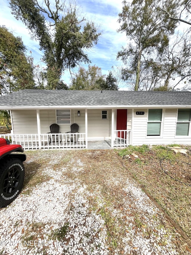 ranch-style home with a porch