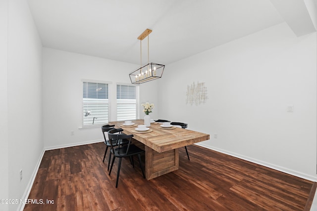 dining space with a notable chandelier, dark wood-style floors, and baseboards