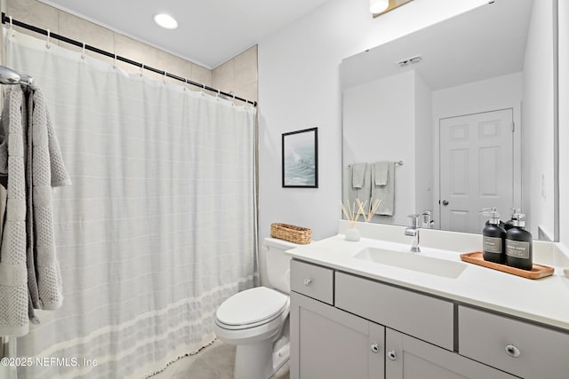 bathroom with vanity, a shower with curtain, visible vents, recessed lighting, and toilet