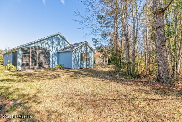 back of house featuring a lawn