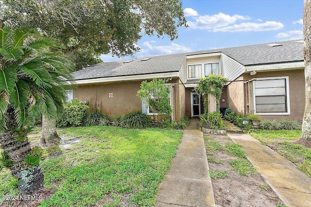 view of front of house with a front lawn