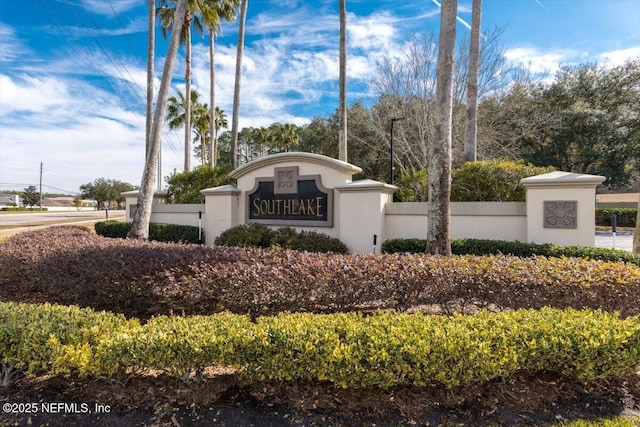 view of community / neighborhood sign